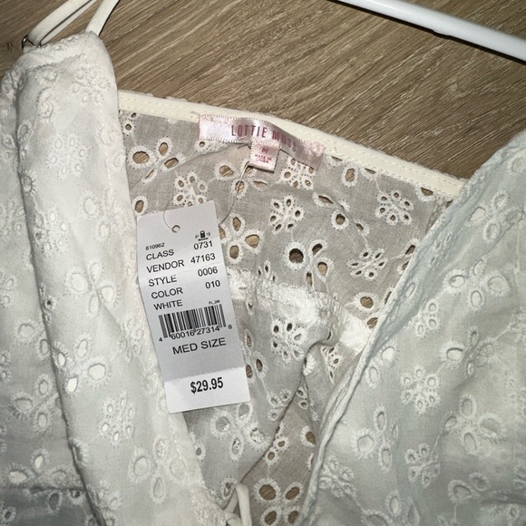 Medium never worn too - Picture 3 of 3